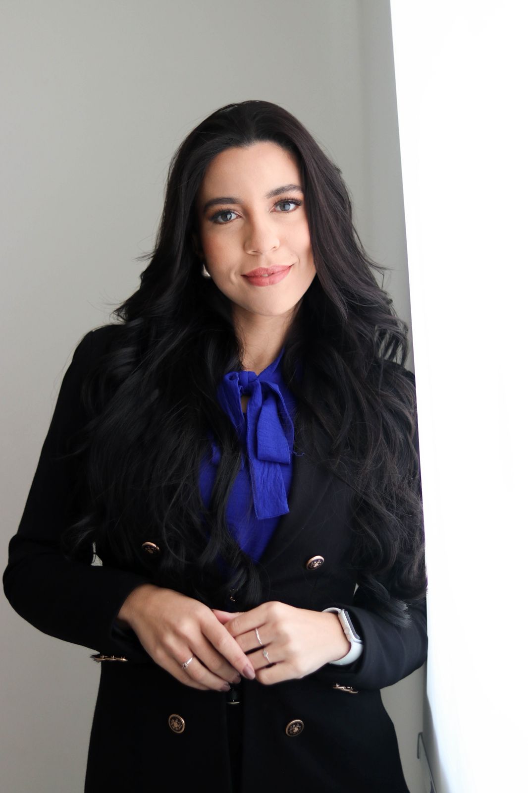 Dra. Laryssa Lacerda em seu escritório de advocacia criminal